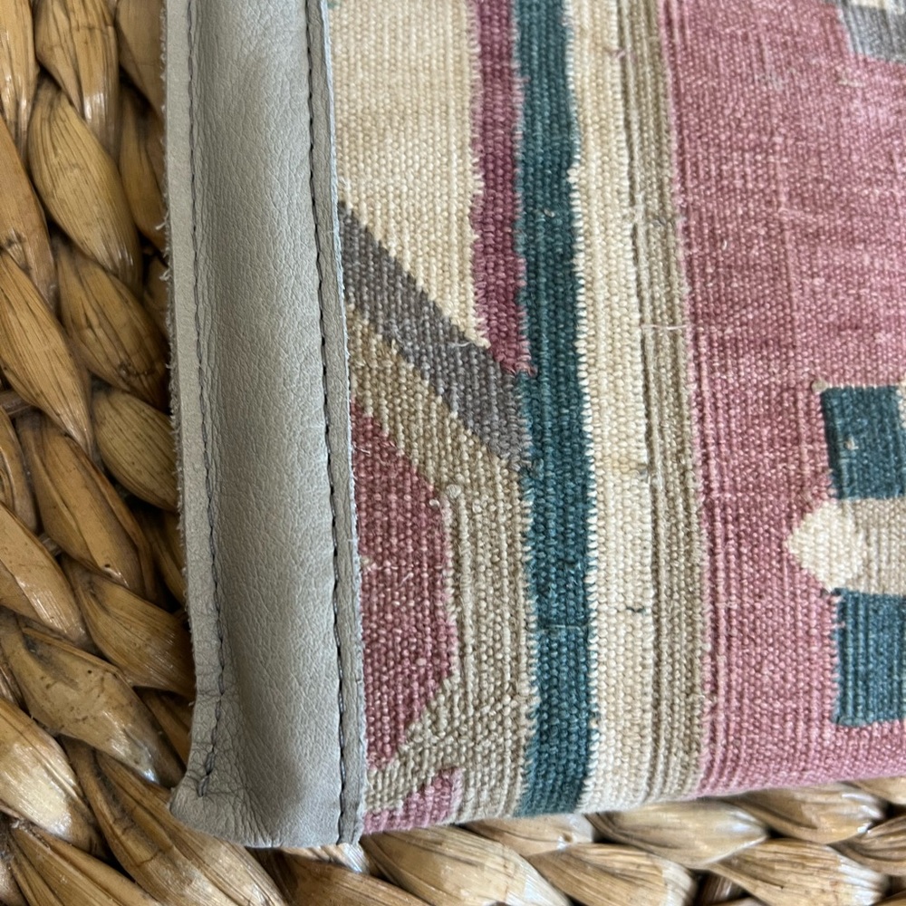 Tylie Malibu Clutch - Picture 13 of 15
